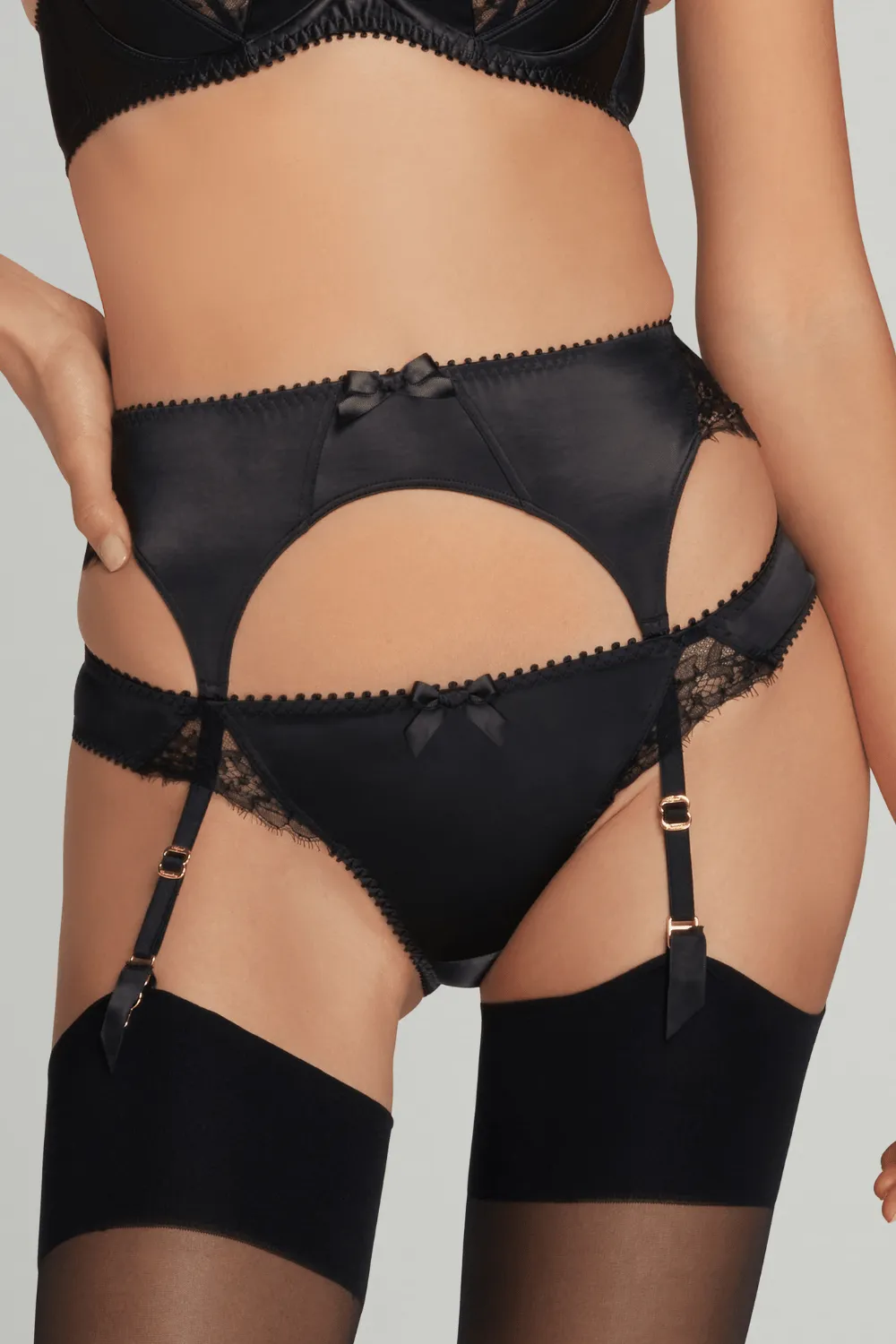 Ryan Suspender. Size 5 (UK 14)
